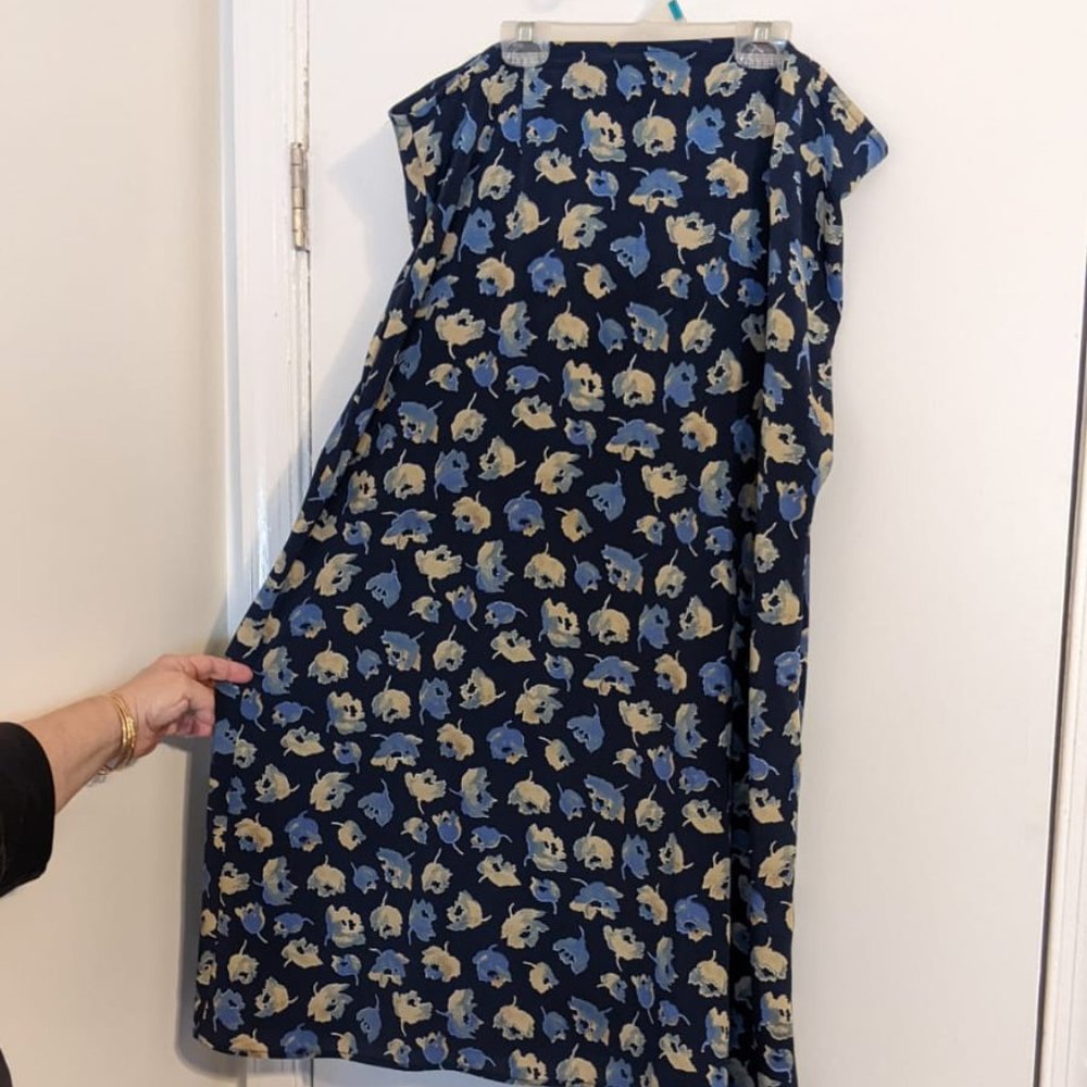 Devora Size 20 Navy Floral Skirt
